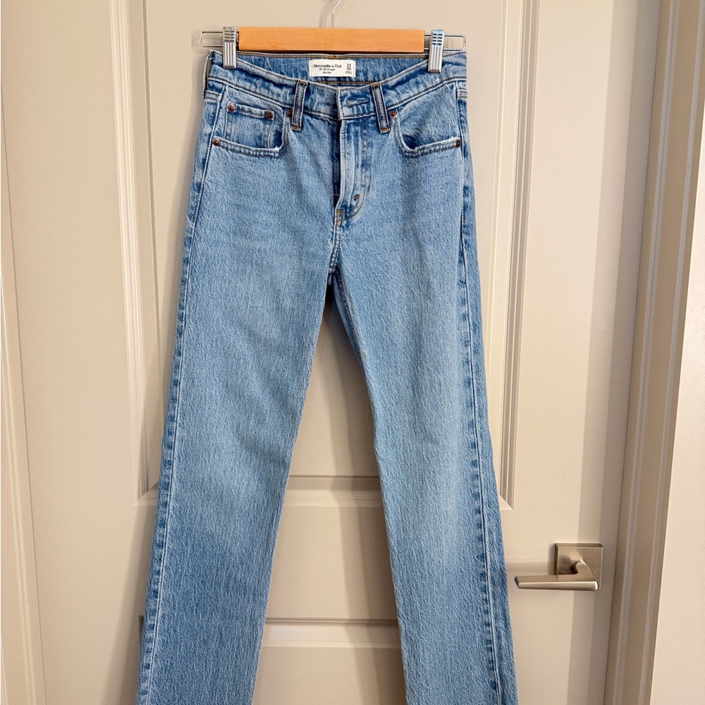 Abercrombie & Fitch 90’s Straight Mid Rise Jeans Short